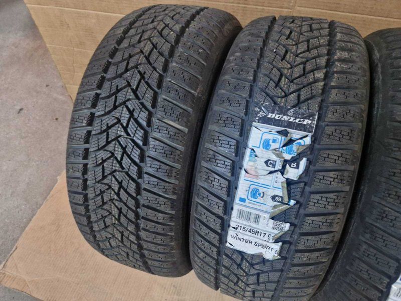 4 броя Dunlop R17 215/45/ 
нови зимни гуми 
DOT2319