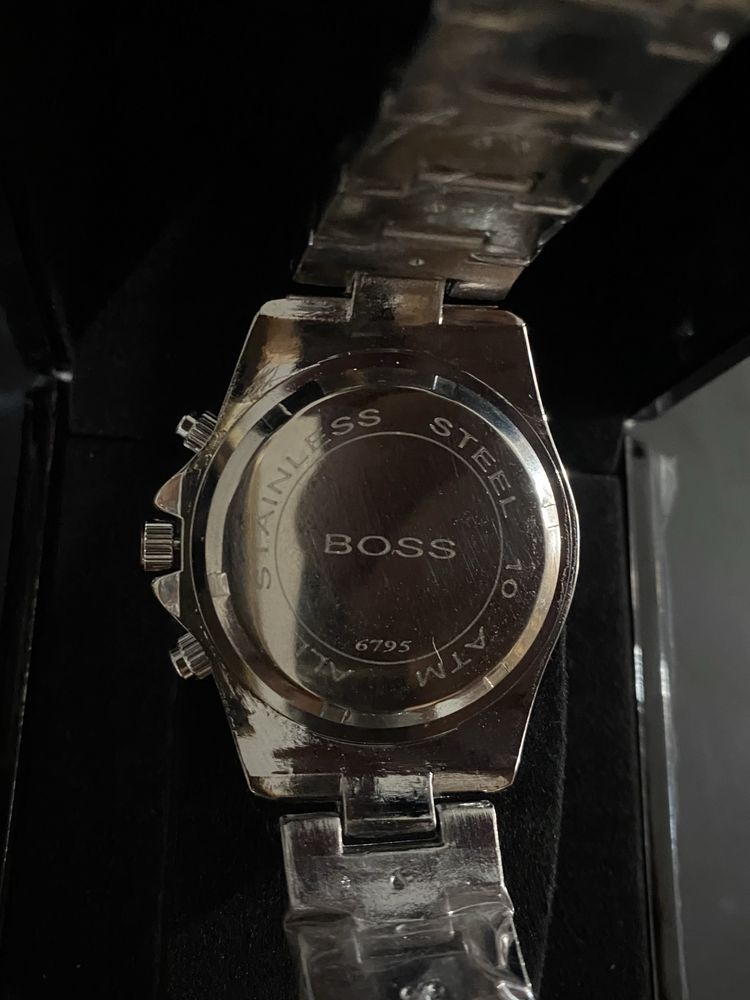 Часовник Hugo Boss – чисто нов