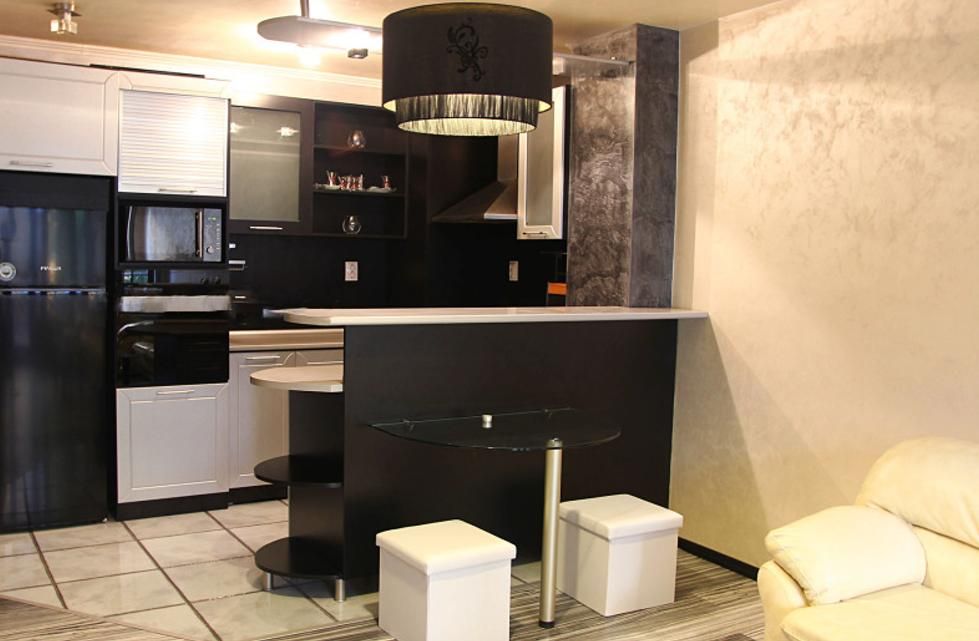 Дава се под наем Тристаен апартамент в Пловдив, Център - 85 кв.м за 435 € - Снимка #1