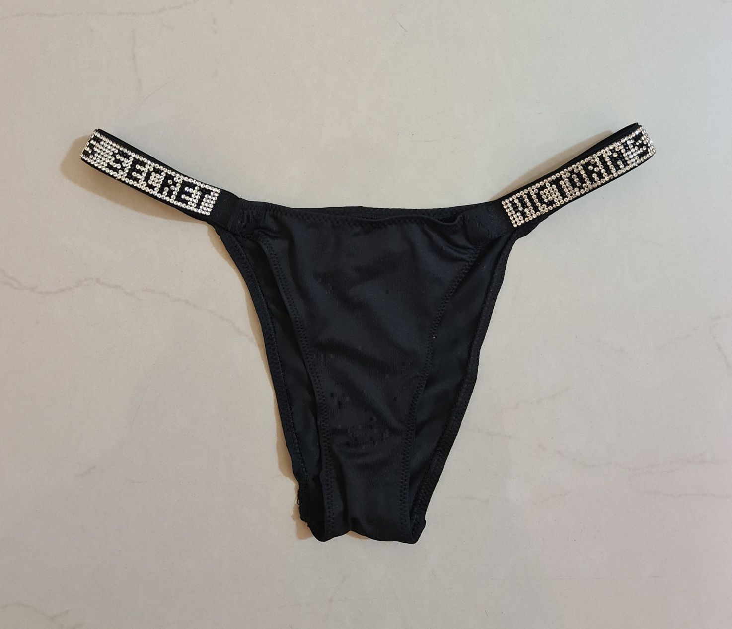 Lenjerie intima Victoria'S Secret cu pietricele