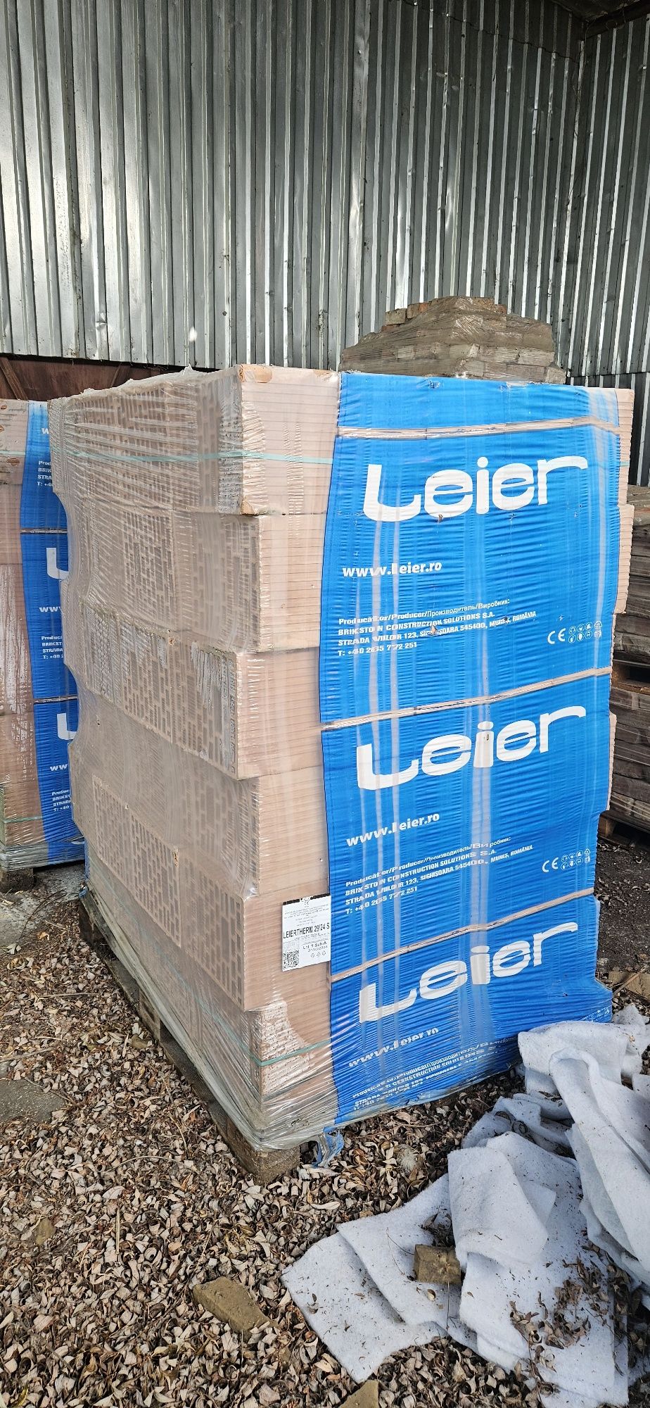 Caramida t30 doi paleti de 120 buc/palet