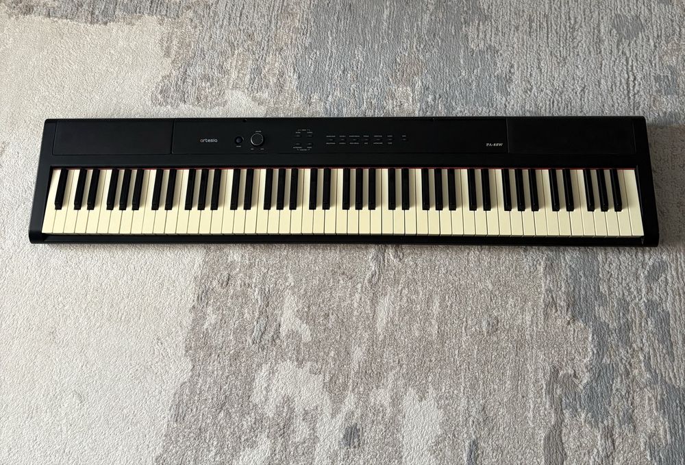 синтезатор Artesia PA-88W