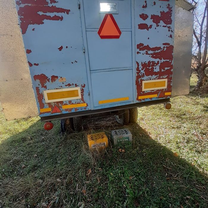 Vând pavilion apicol