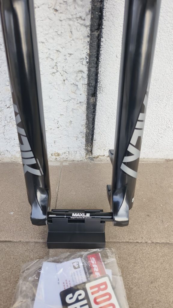 Вилка RockShox Lyric Select+ RC 2.1 29"DebonAir 150,180mm Boost 15X110