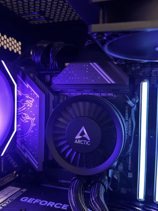 Геймърски Компютър - НОВ/32GB DDR5 RAM/3xSSD/2 TB HDD/Z790/ВОДНО/RTX