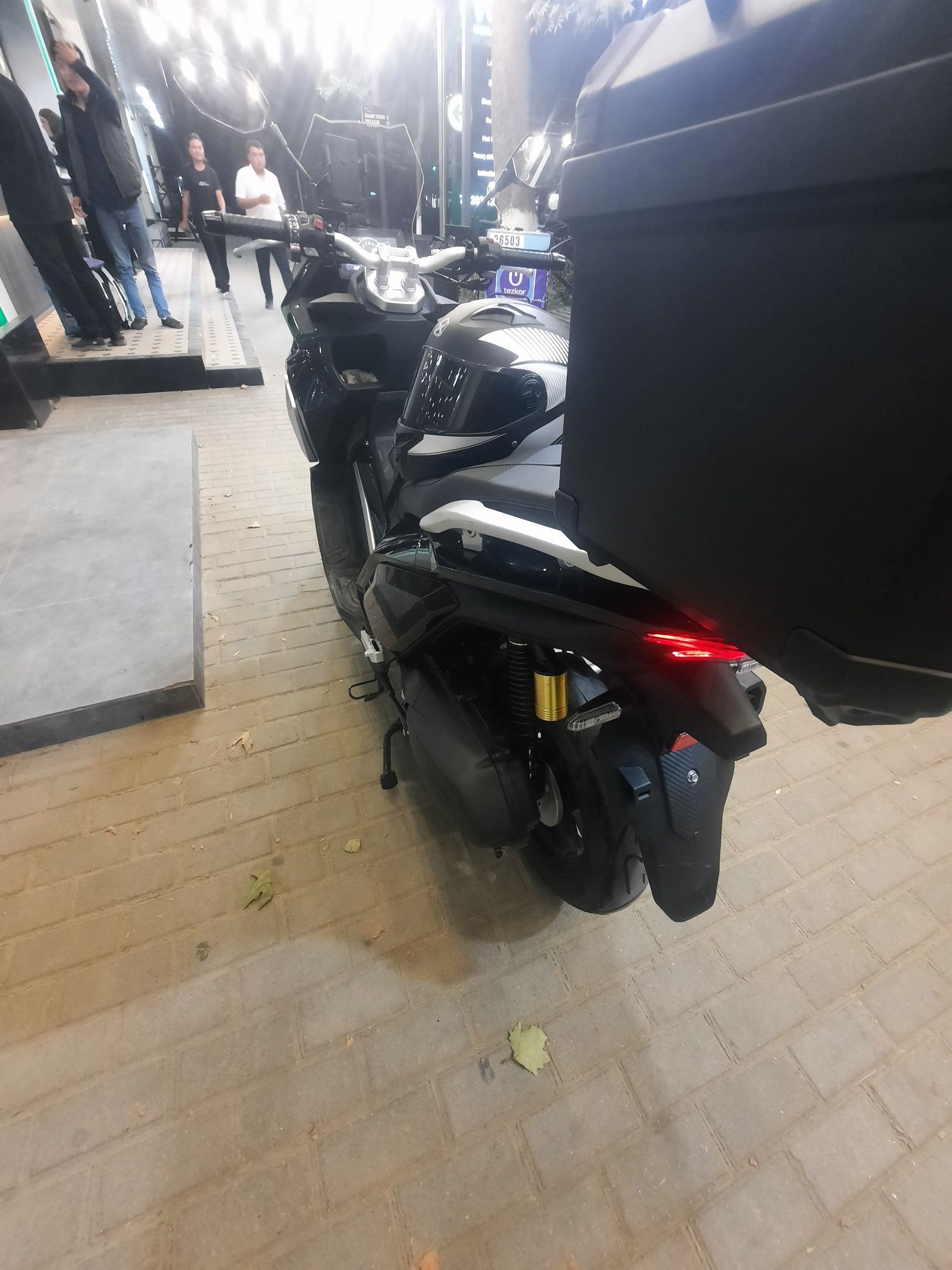 X Max skuter yangi probegi 900