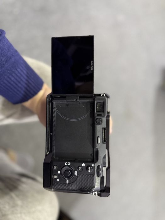 sony a7 c sotiladi 2 ta body