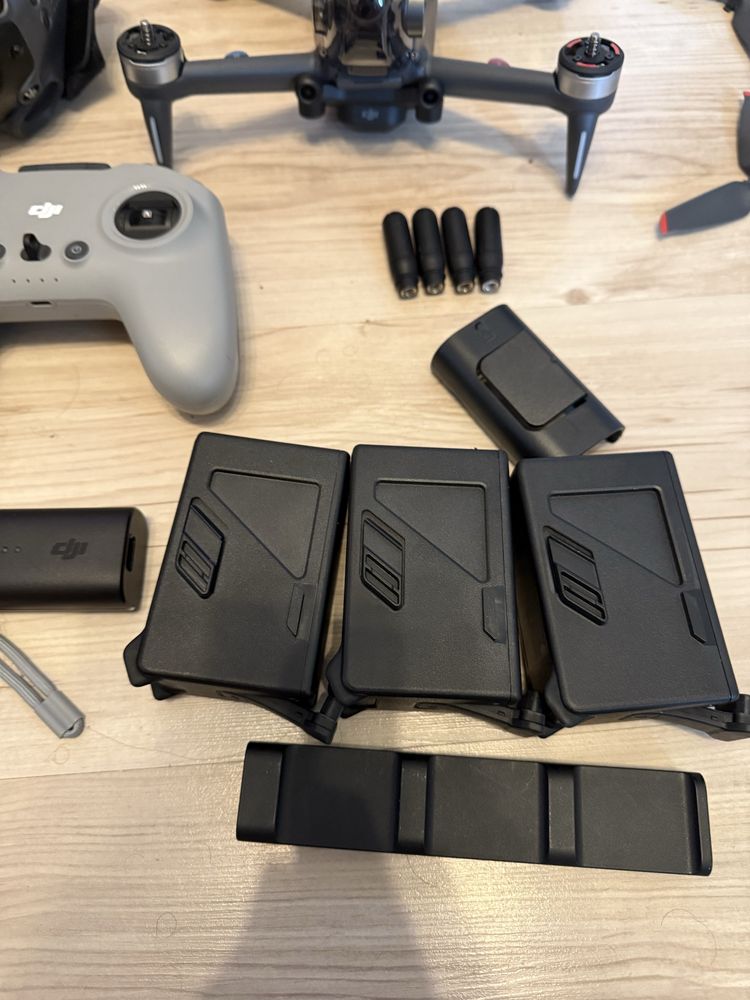 Oferta unica!Drona DJI FPV ca noua cu doar 4 zboruri