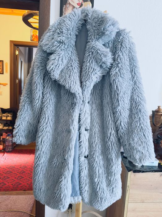 Страхотно синьо палто