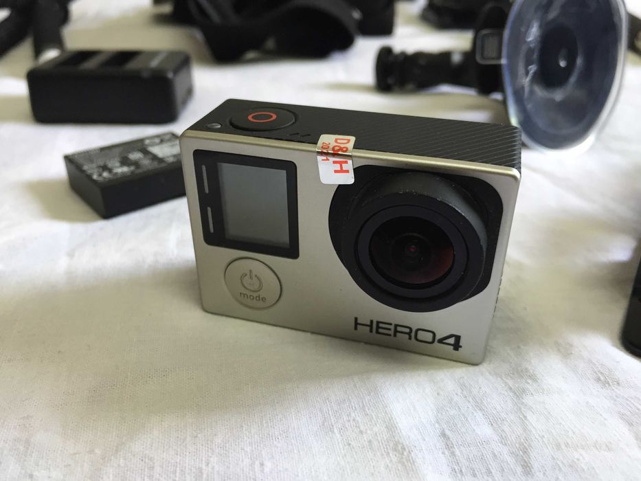 Екшън Камера GoPro Hero 4 Black с 2 батерии и много аксесоари