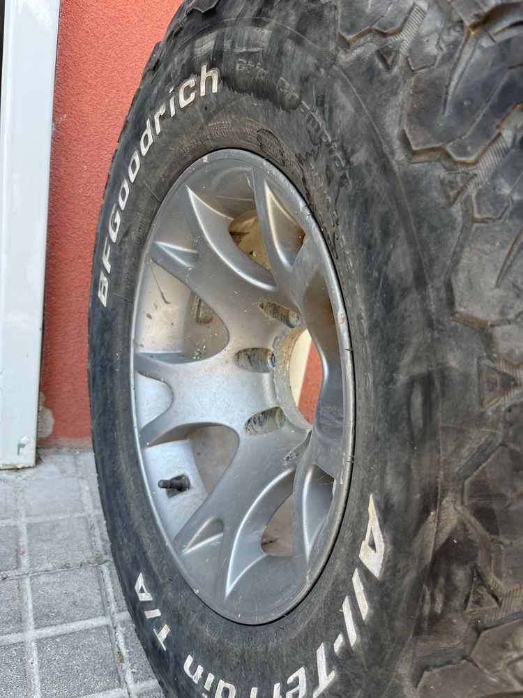 Гуми с джанти 31/10.5/15