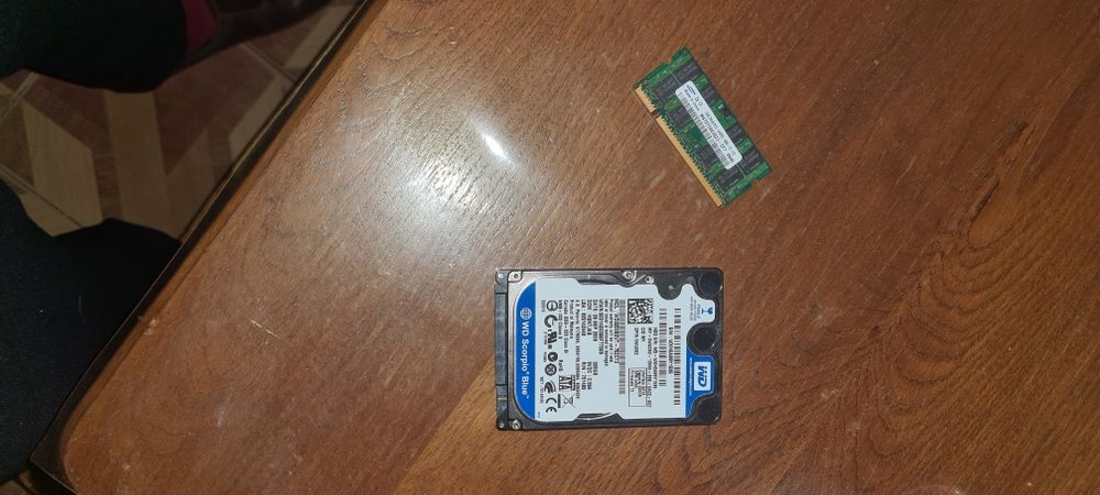 DELL INSPIRON 11Z  на части HDD 320G + 2GB RAM