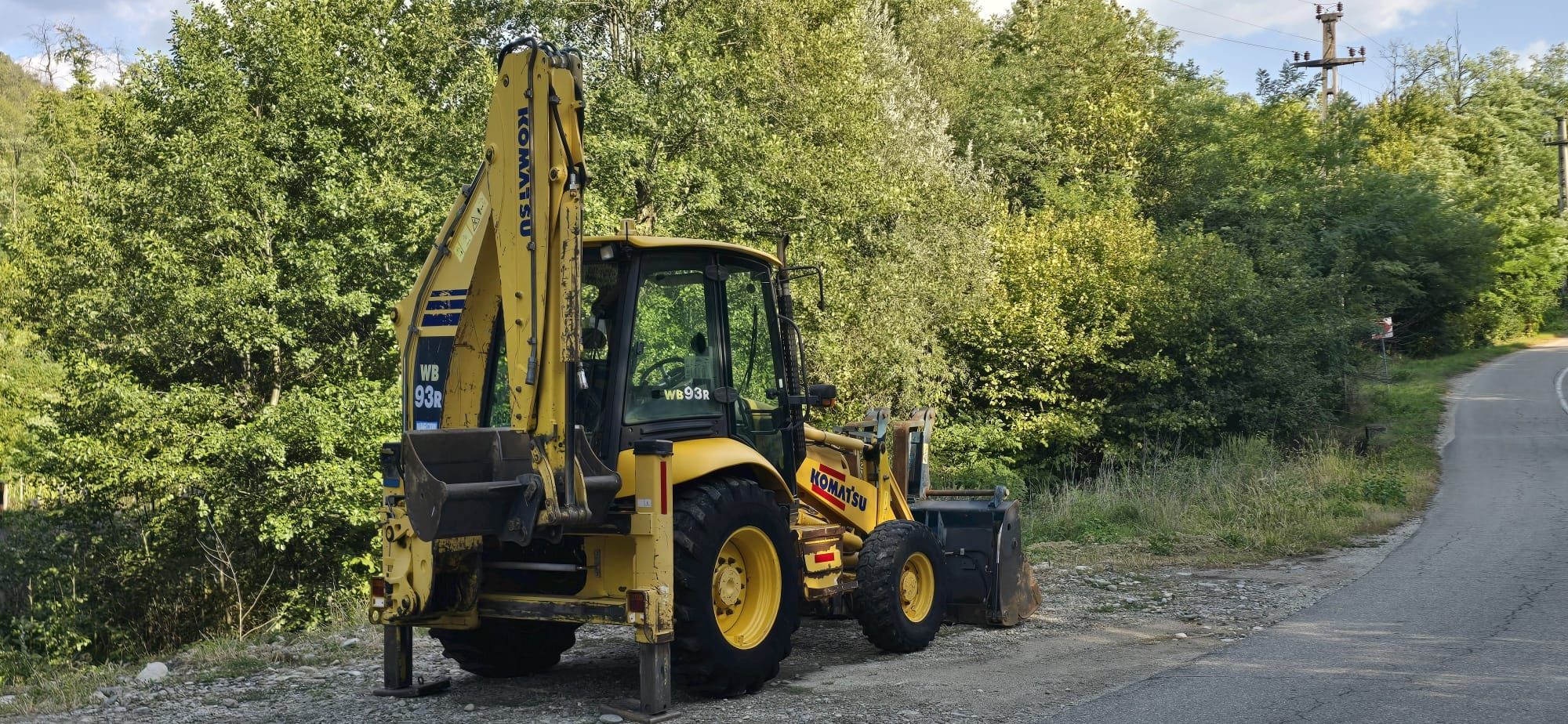 Vând buldoexcavator komatsu wb93r an 2012