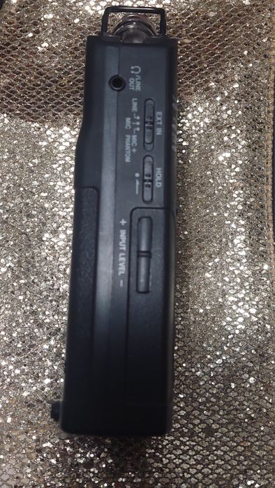 Vând Tascam DR-40X – ca nou!