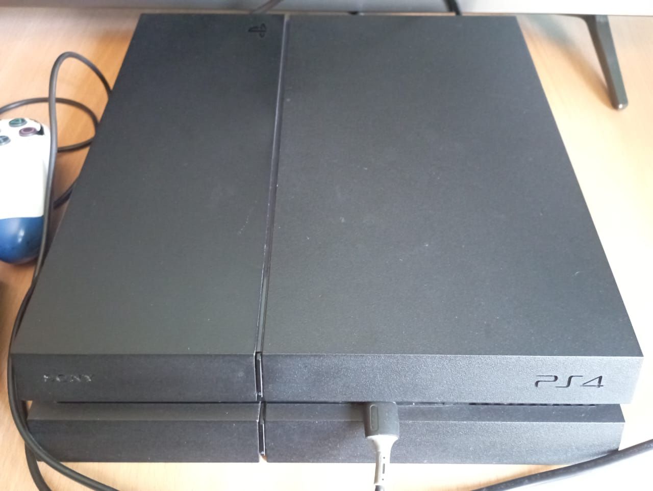 PS4 продаётся 90000