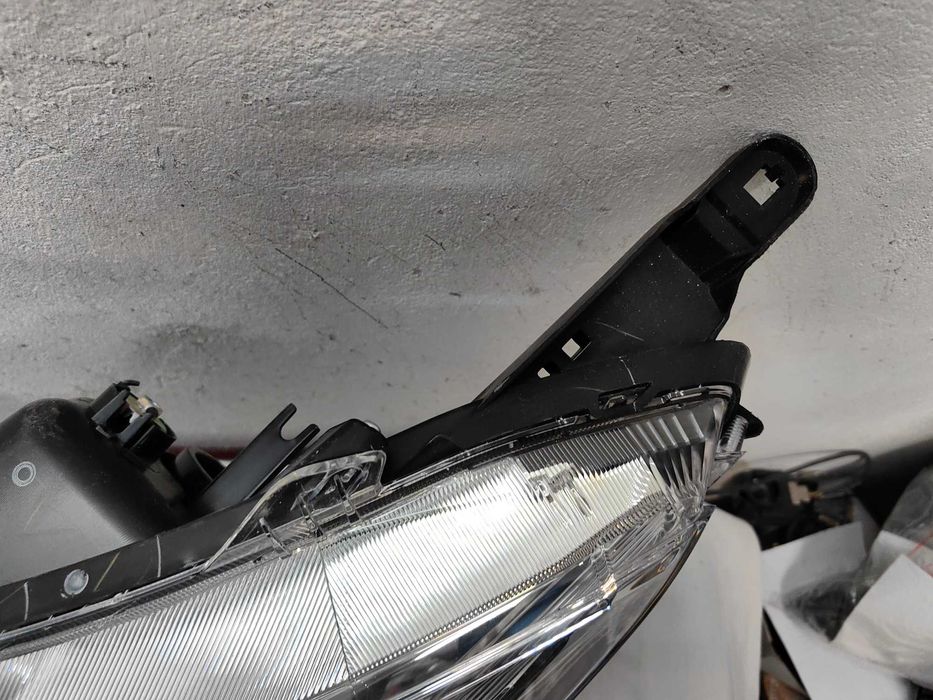 Оригинален фар Mitsubishi Space Star