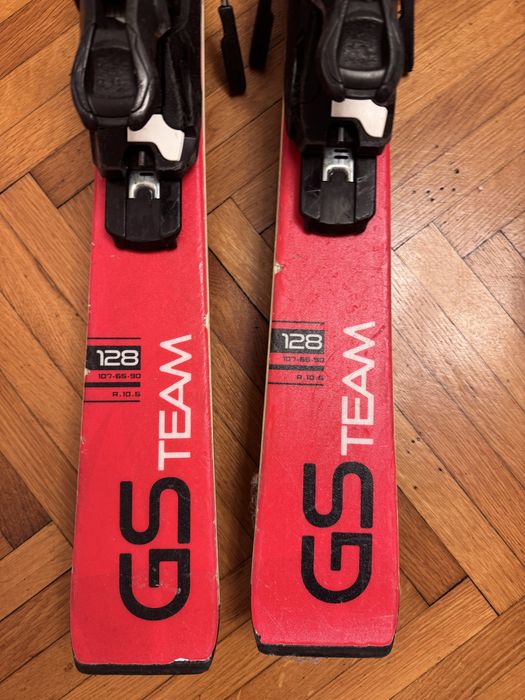 Ski Stockli 128 cm + clapari Fischer RC4 Podium 70 24.5