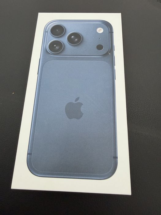 iPhone 17 PRO Deep Blue