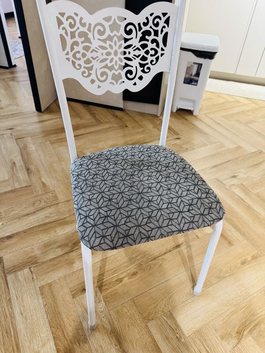 Продам 6 стульев