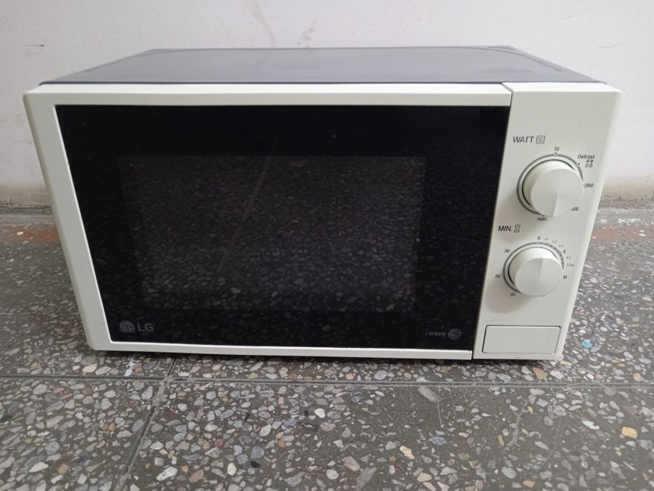 Продаётся микроволновая печь