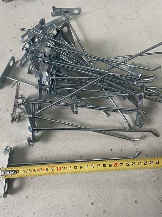 Продавам метални куки за стелажи