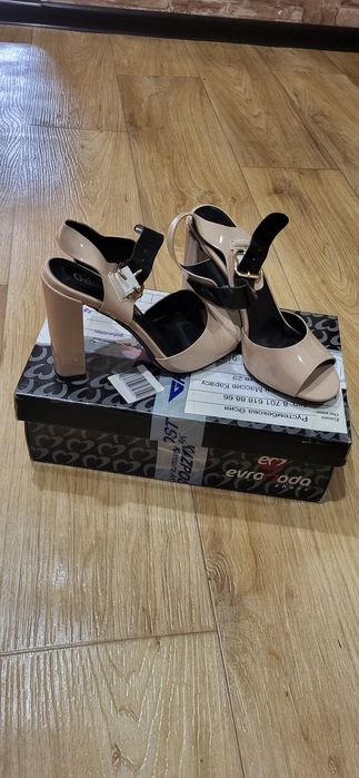 Продам новые босоножки. 36 р.