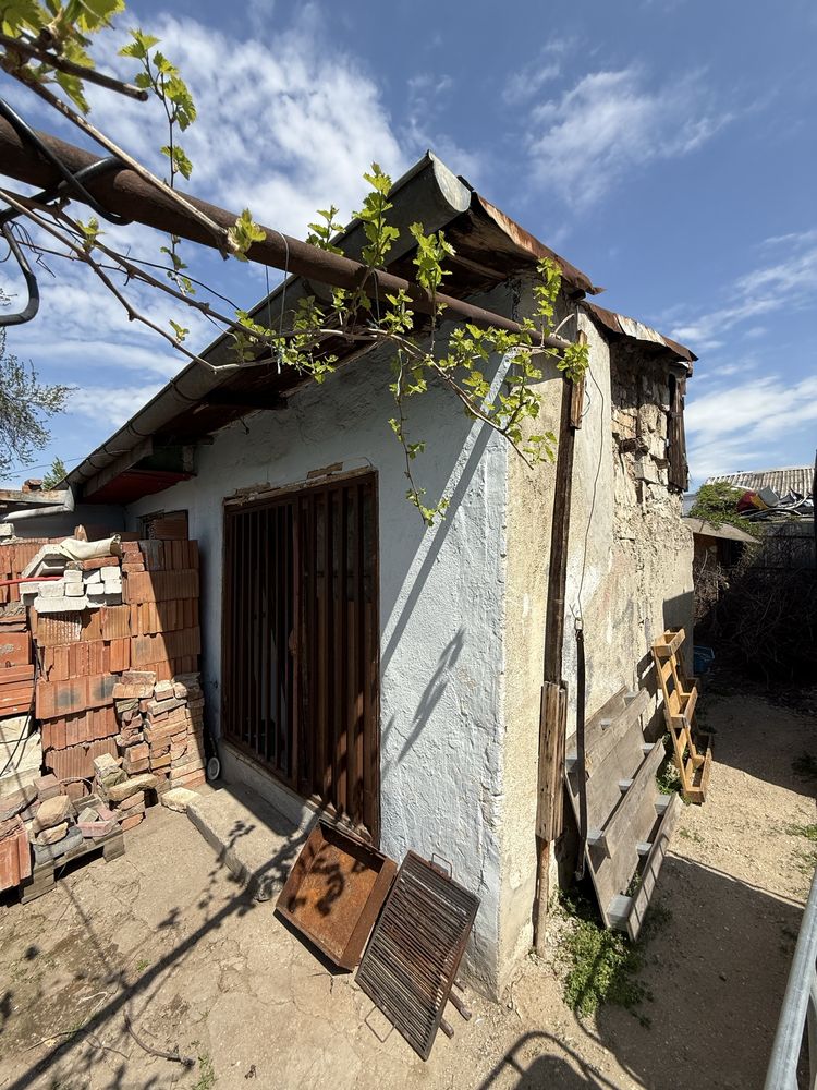 Blvd. Theodor Pallady - str. Drumul Lunca Jariștei 43A - casa+teren !