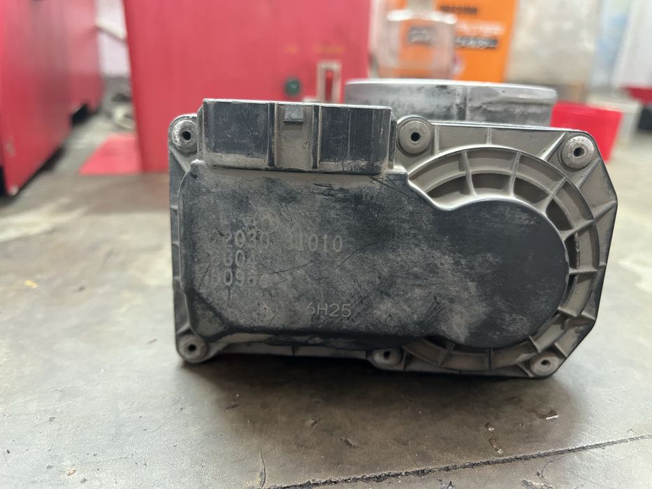 Продам дроссельную заслонку на Прадо 120 4л