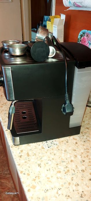 Продавам кафе машина на  дубро състояние