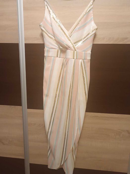 Продавам официална рокля