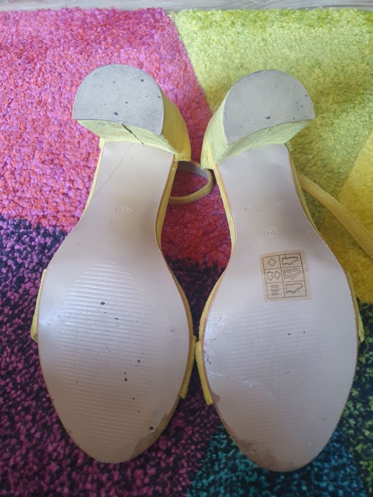 Sandale piele intoarsa 39