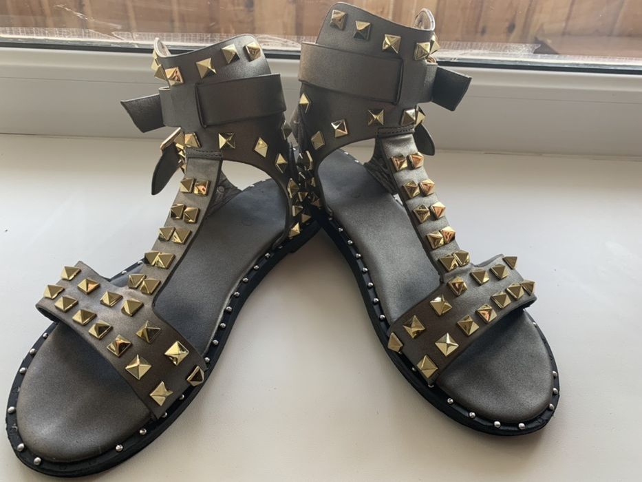 Продам женские сандали Valentino за 5000тг