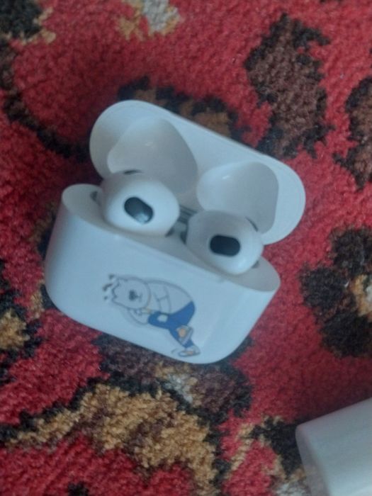 Наушники все три в отличном состоянии с коробками