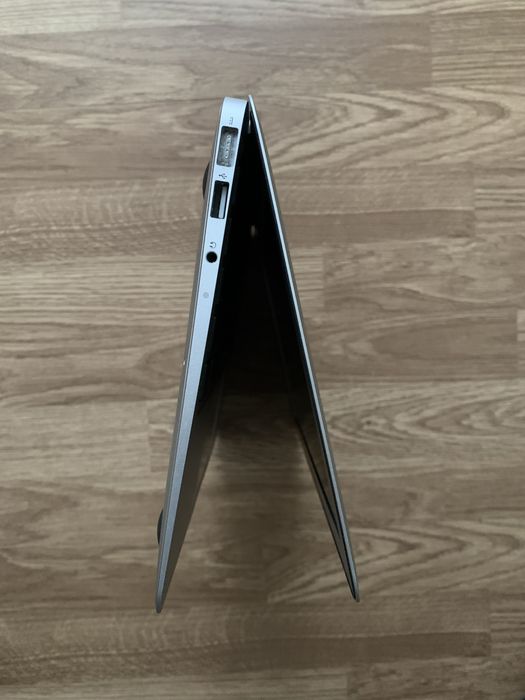 Laptop MacBook Air Slim intel core i5,Display 11,6,Tastatura luminata.