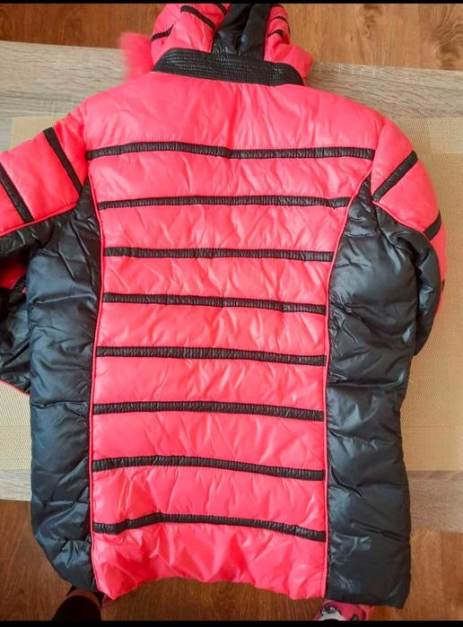 Дамско яке с качулка