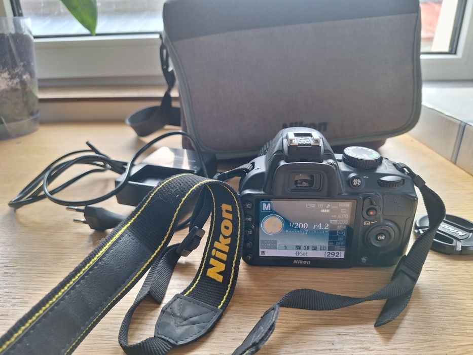 Фотоапарат Nikon D3100 с обектив Nikkor AF-S 18-55 VR + чанта