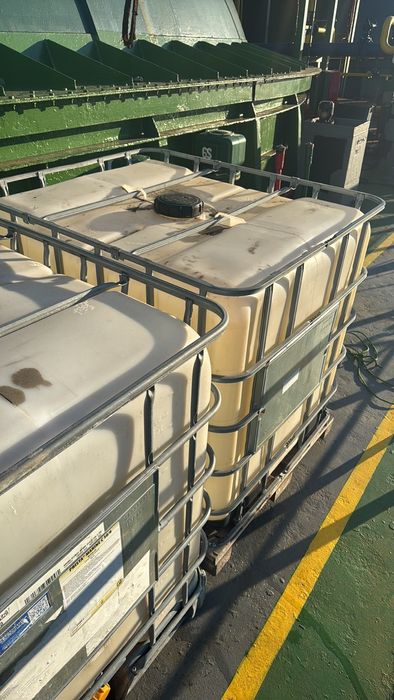 Продавам резервоари(бидони) за съхранение на течности