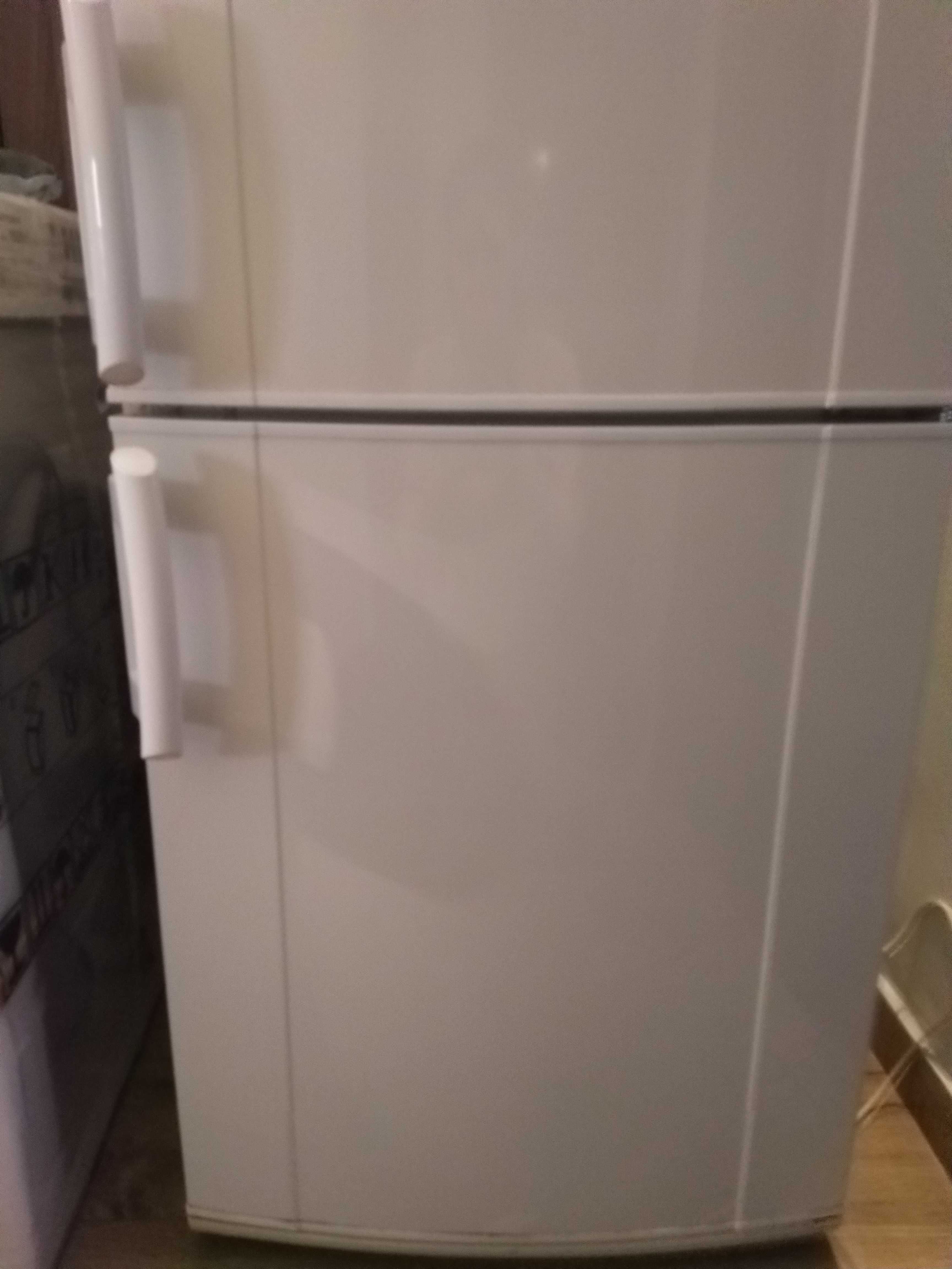 Frigider Electrolux second-hand