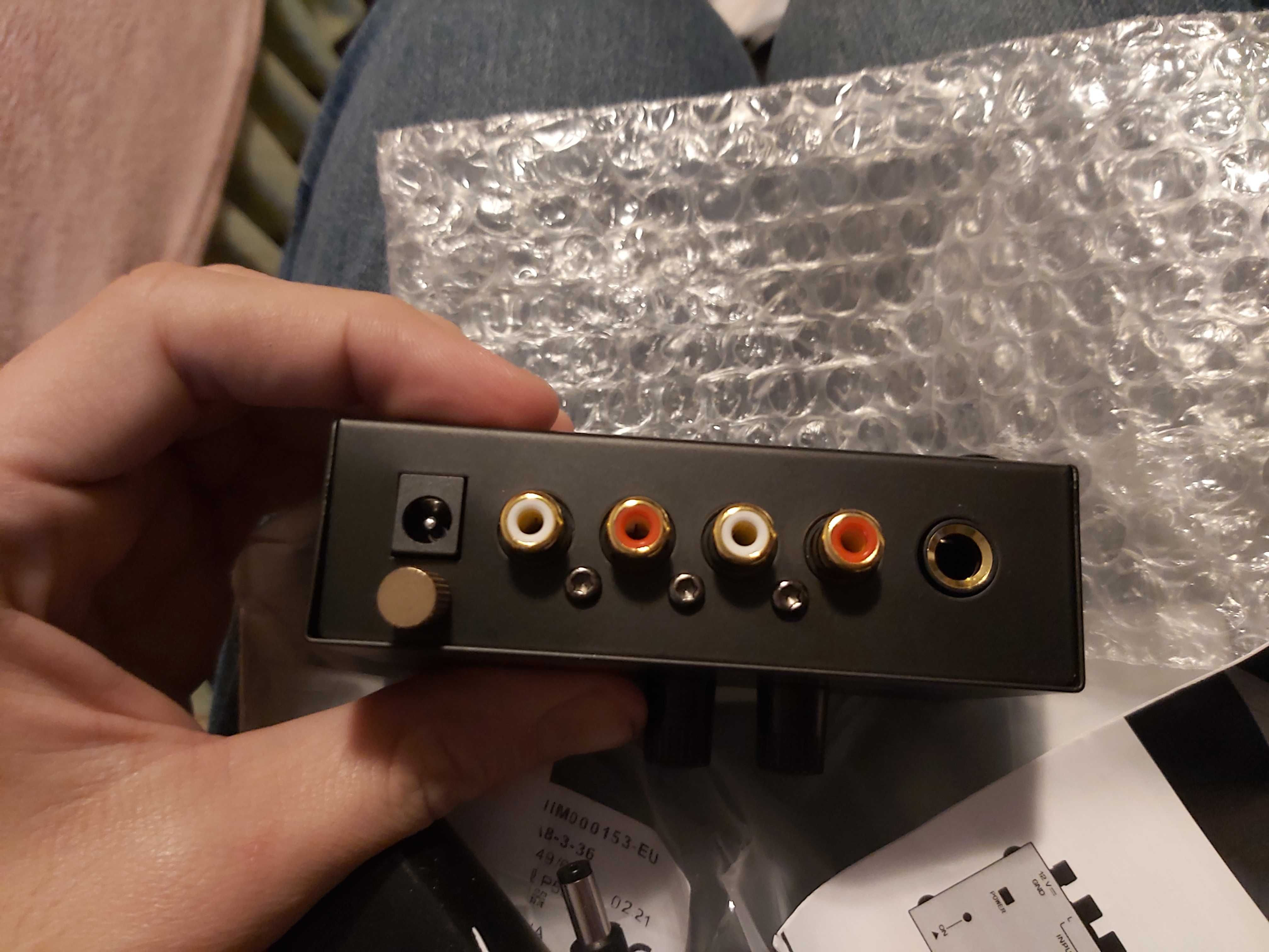 Preamplificator pick-up de dimensiuni reduse (10.3 x 5.7 x 3 cm)