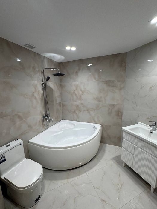 Продаётся м. Горького 3 комнатная квартира 
в Новостройке