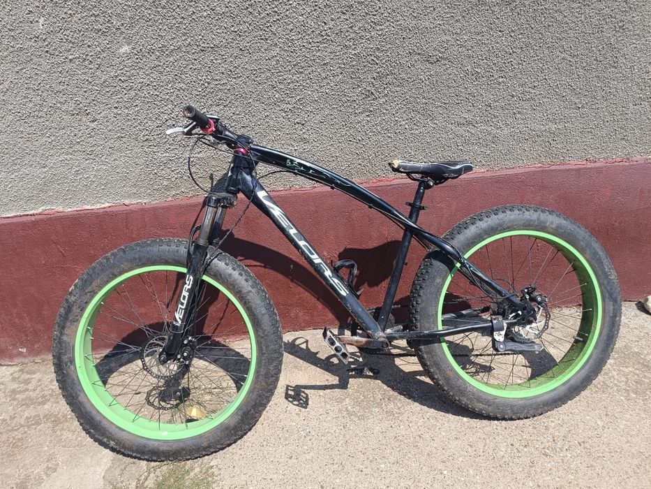 Vând bicicletă cu roți groase sau schimb