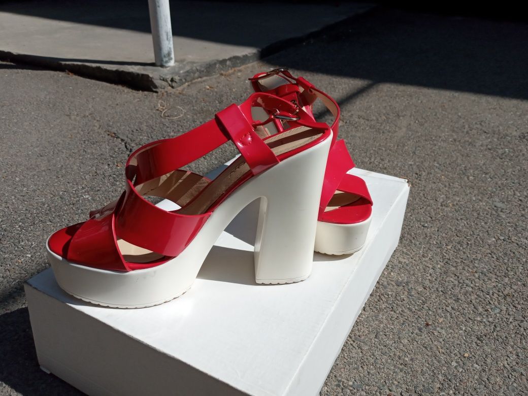 Женская обувь красная басаножки