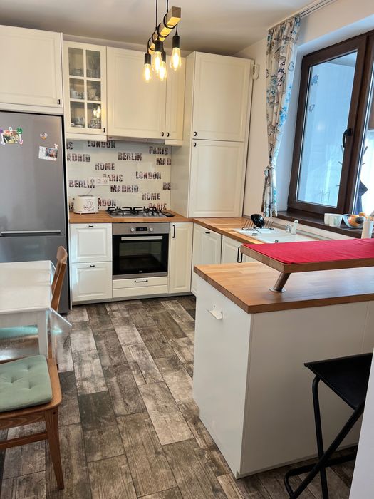 Proprietar închiriez vila duplex 4 camere in Otopeni central