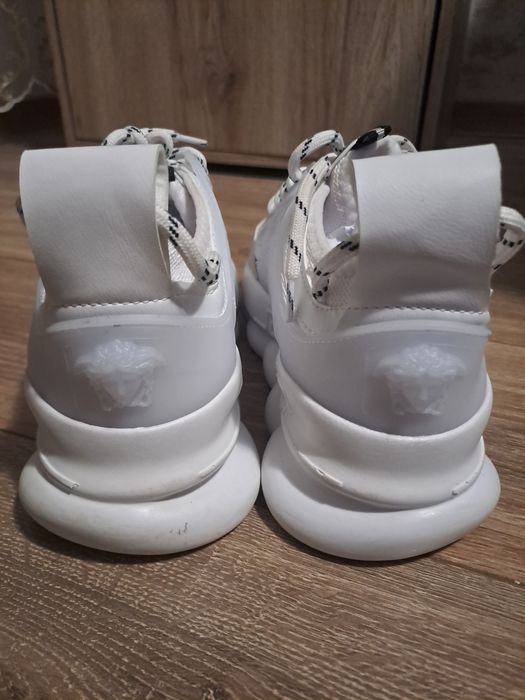 Versace chain reaction