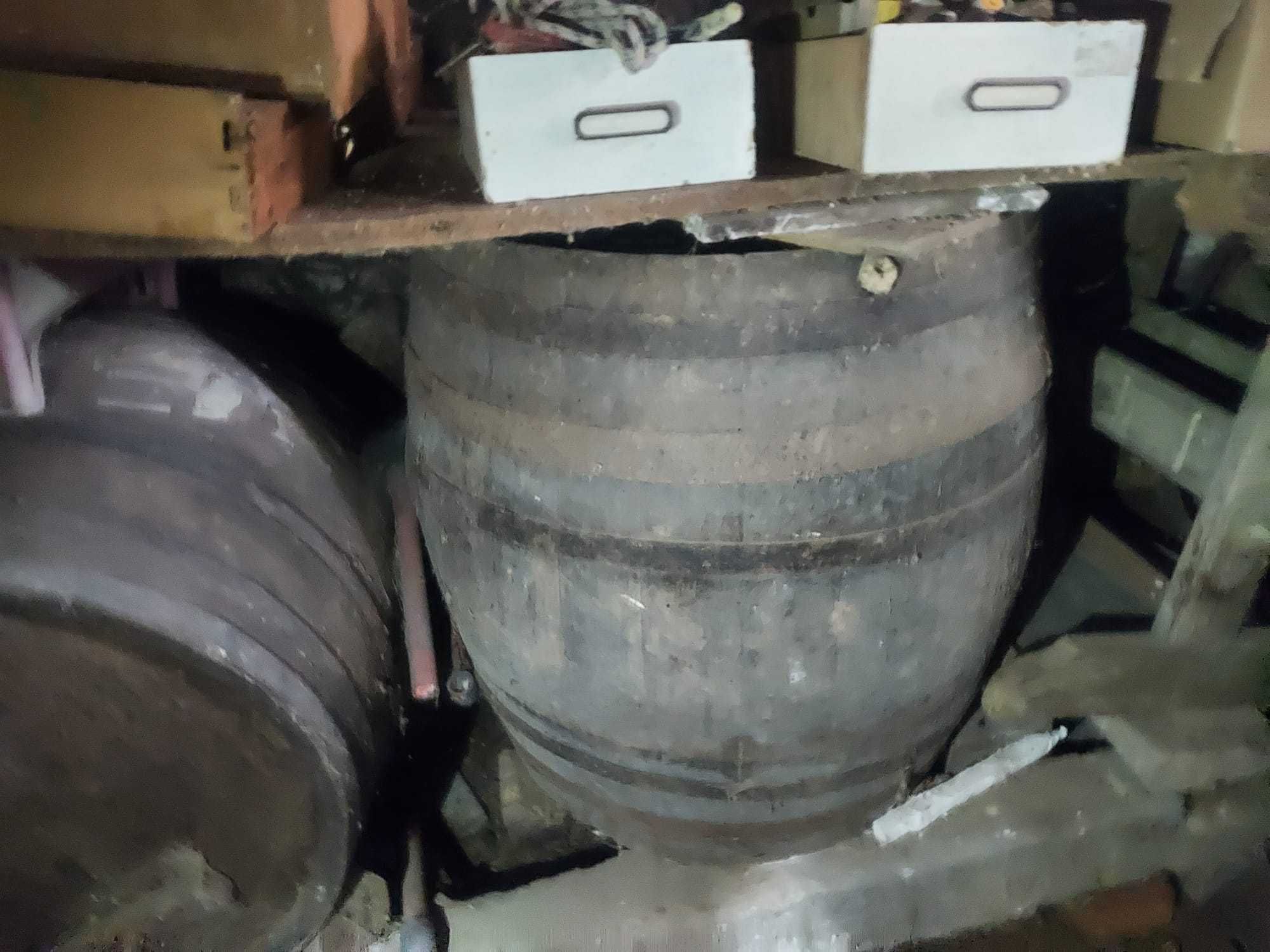 Vând 10 butoaie vechi/ Old Barrels