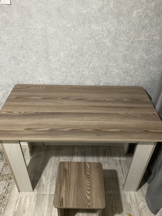 Продается Стол кухонный