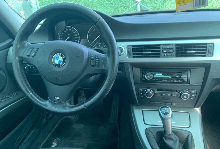 BMW 318D E90.  143кс 2008г