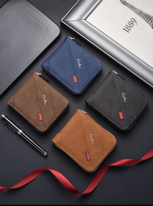 Продается массивный кошелек с двумя отсеками на зашелке.