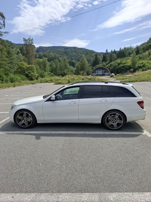 Vând Mercedes c-class