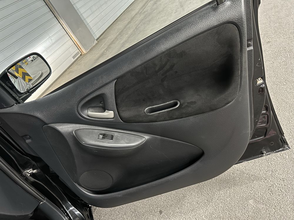 Продавам Toyota Yaris 2005 1.0 бензин facelift